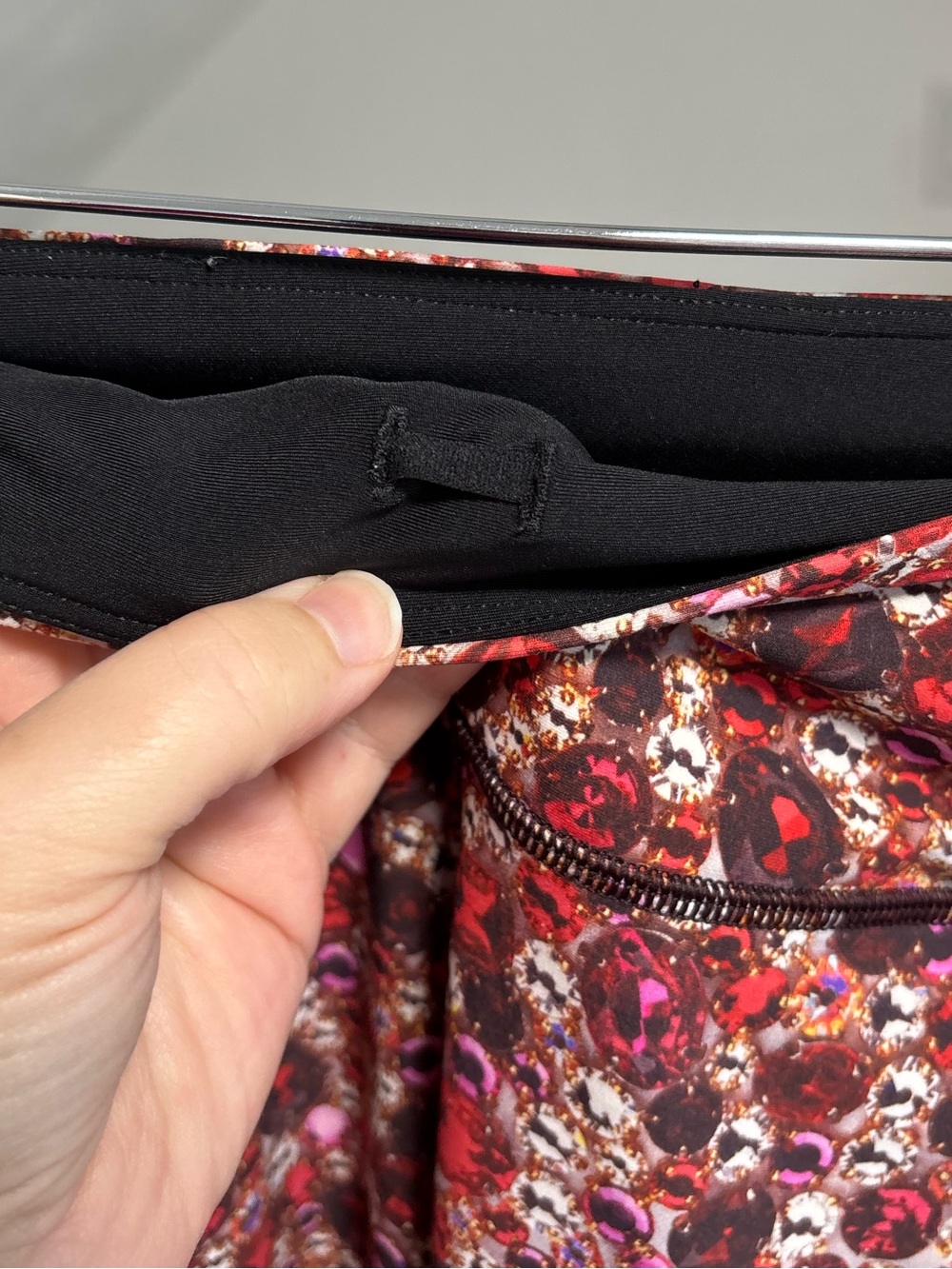 Victoria Sport high rise leggings with gemstones pattern. Size large - Picture 6 of 9